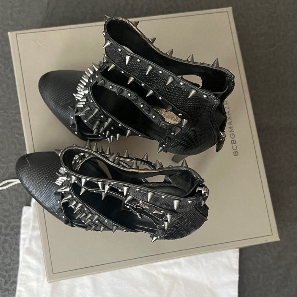 BCBG Hersh black leather stud heels Studded size 8 - Picture 8 of 11
